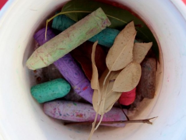 Kids Arts and Crafts: Chalk Rubbings